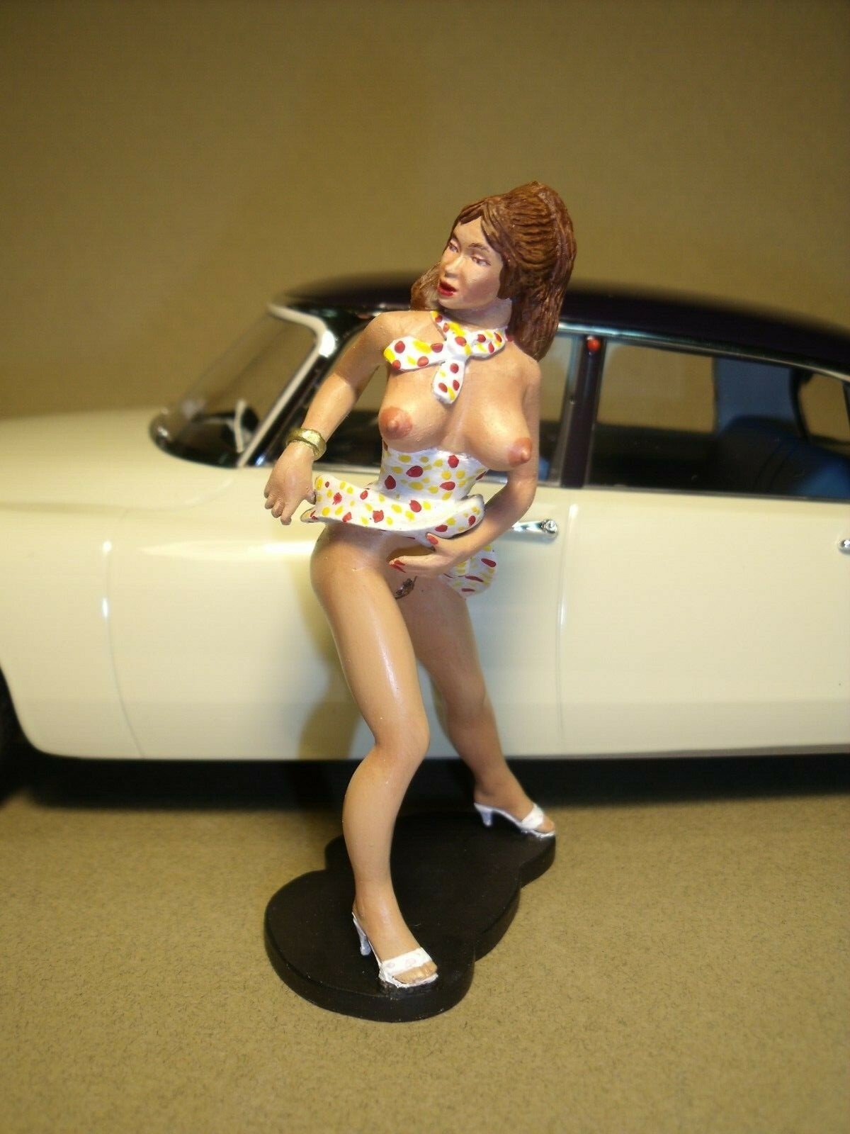 1/18 FIGURE  GIRL CAROLE  VROOM  PAINTED  FOR  AUTOART  MINICHAMPS  NOREV