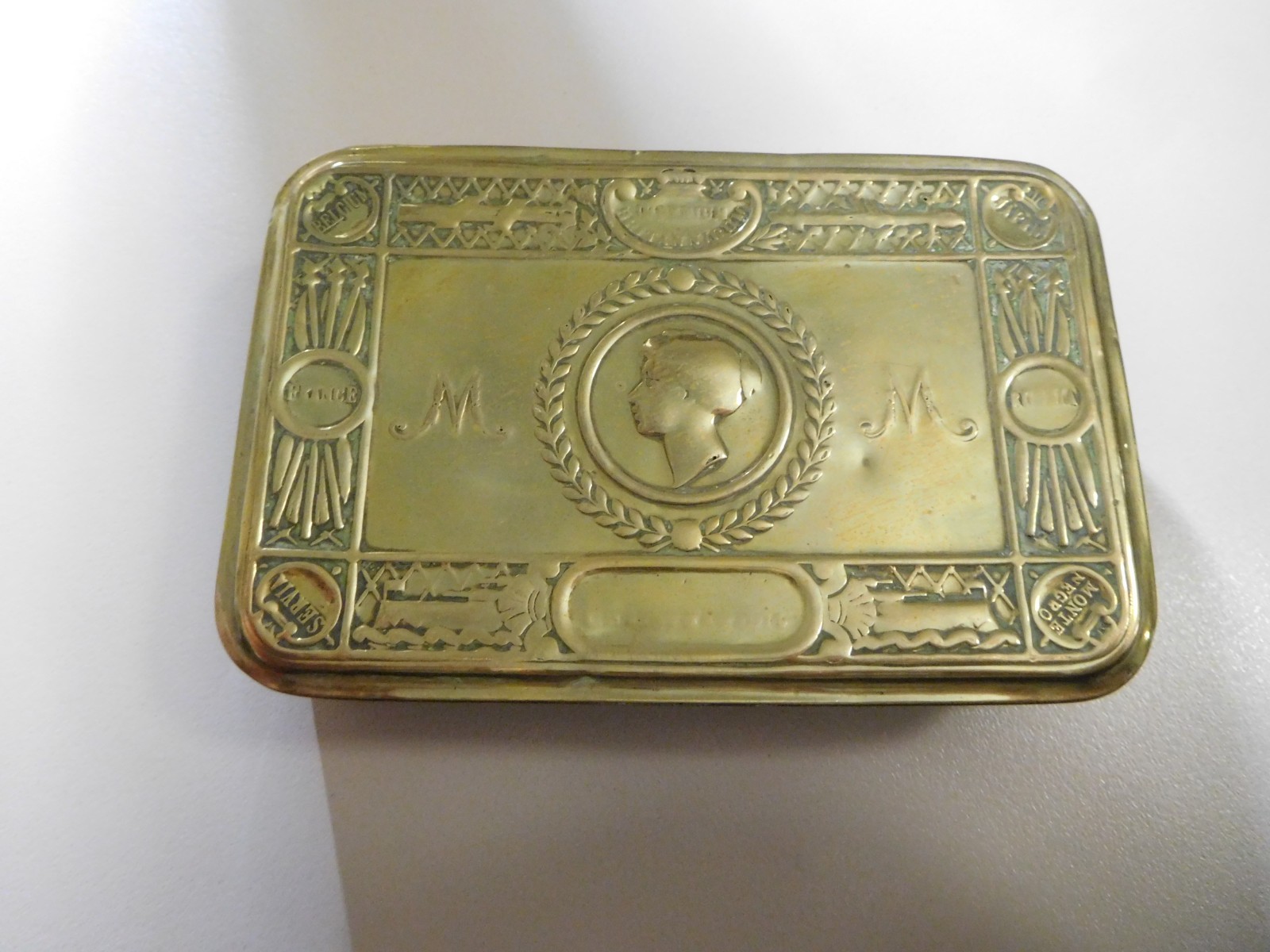 Original WW1 Princess Mary 1914 Christmas Gift Tin Brass Box - GOOD CONDITION Original WW1 Princess Mary 1914 Christmas Gift Tin Brass Box - GOOD CONDITION