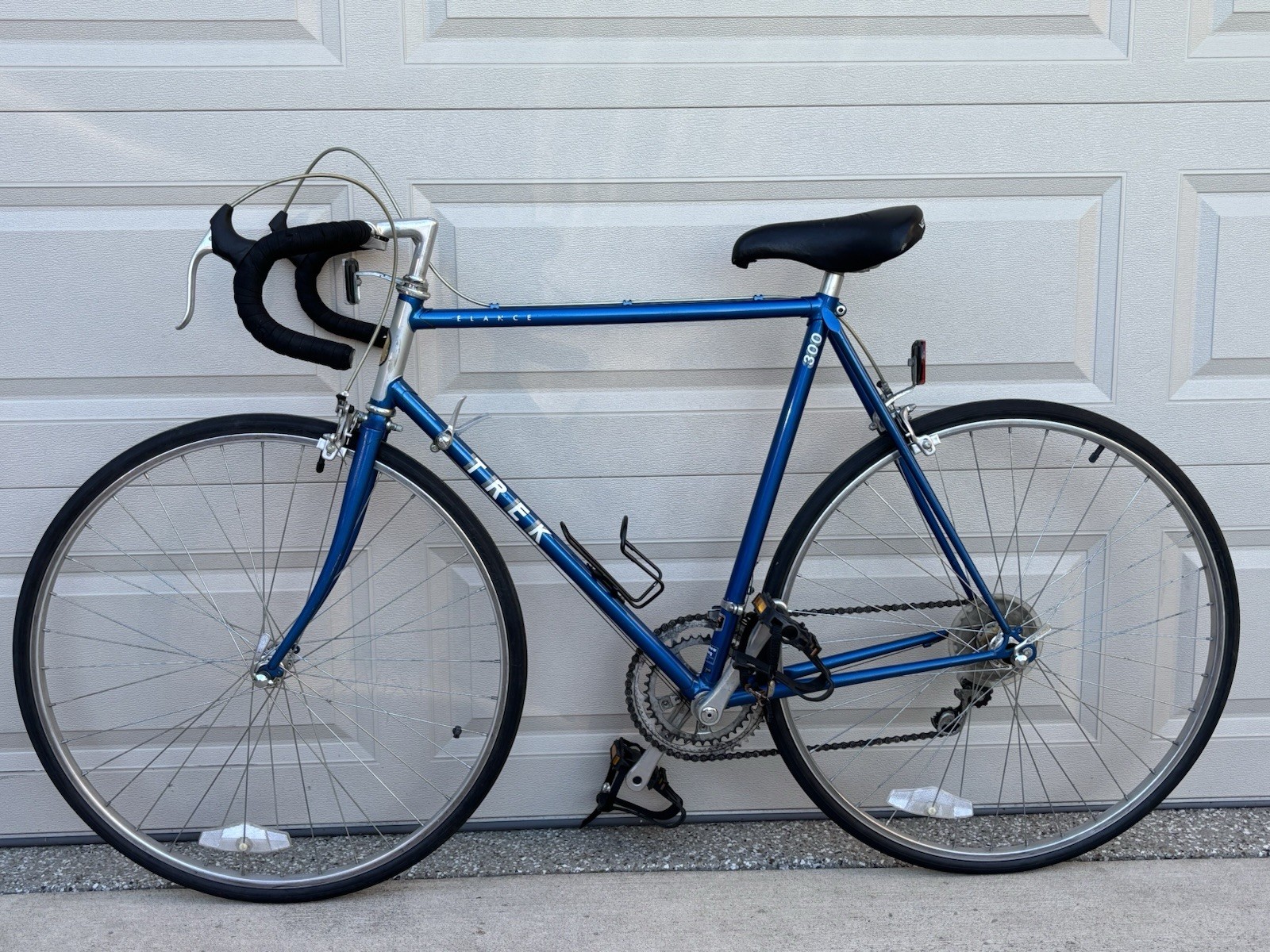 Vintage Blue Trek Elance 300 12 Speed, 23 Inch Frame, Great Shape.  Vintage Blue Trek Elance 300 12 Speed, 23 Inch Frame, Great Shape. 