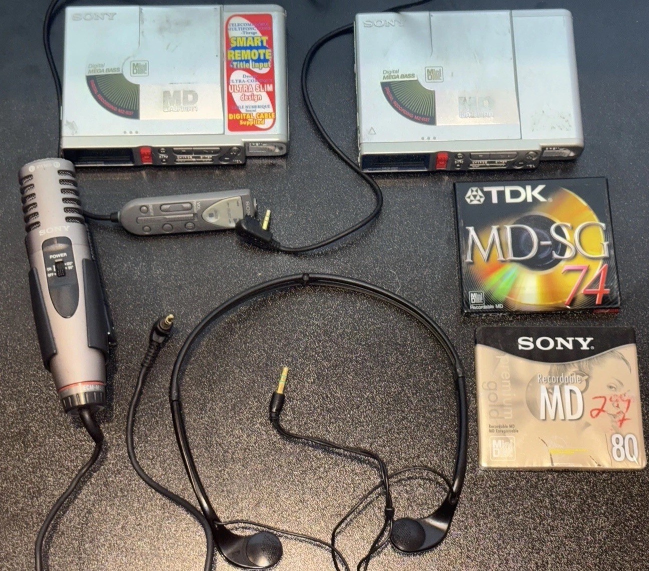 Lot 2x Sony MD Walkman Minidisc Recorder MZ-R37 & MDR-A34 | ECM-MS907 | RM-MZR37 Lot 2x Sony MD Walkman Minidisc Recorder MZ-R37 & MDR-A34 | ECM-MS907 | RM-MZR37