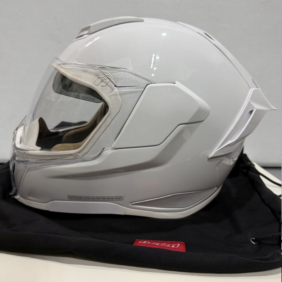 Icon Ultraflite MIPS Adult Helmet Solid Gloss White - Medium Icon Ultraflite MIPS Adult Helmet Solid Gloss White - Medium