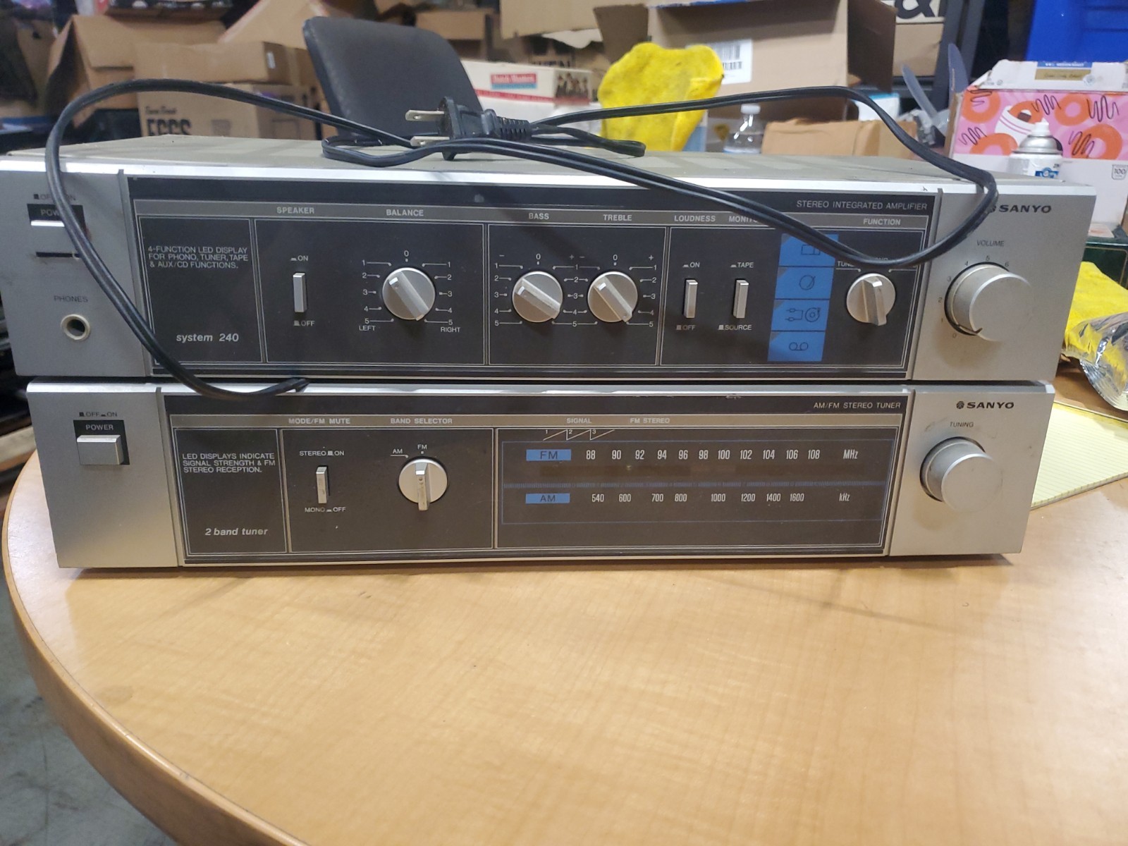 Sanyo Stereo Integrated Amplifier JA240 + AM/FM Tuner JT240 + RD240 Sanyo Stereo Integrated Amplifier JA240 + AM/FM Tuner JT240 + RD240