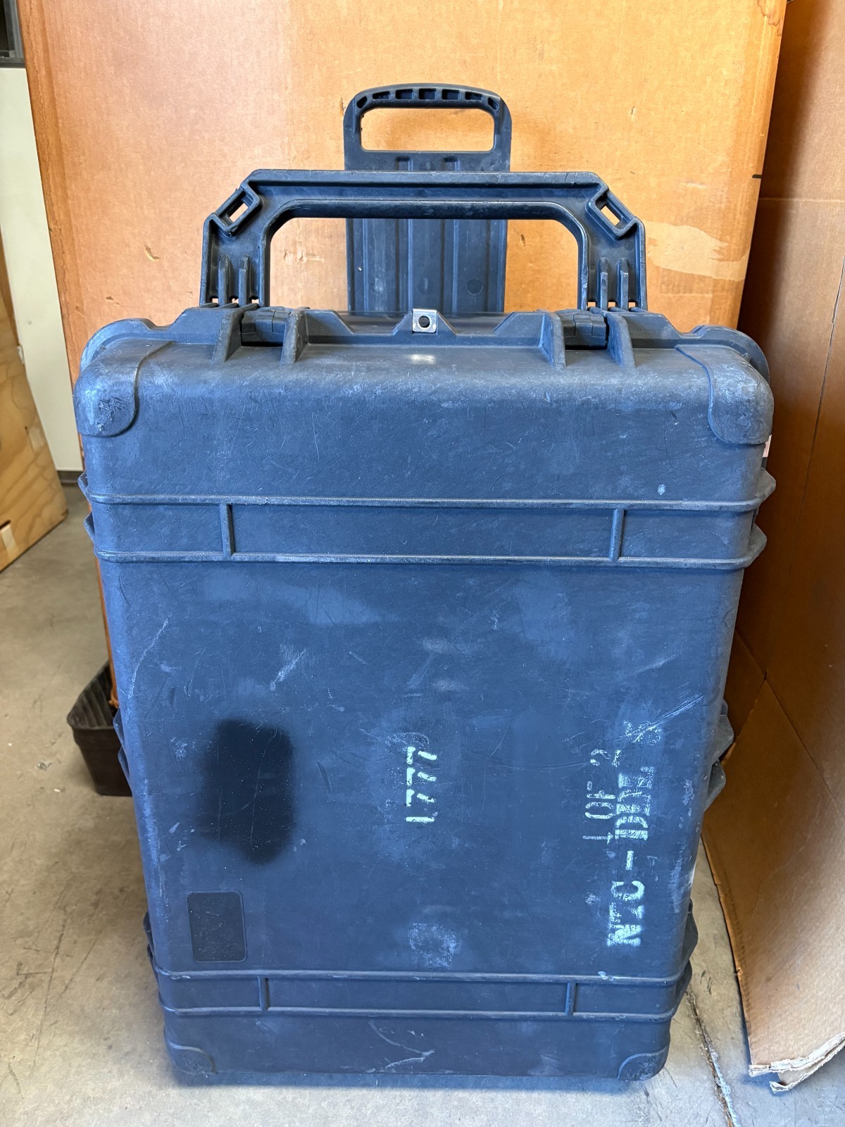 Pelican 1660 Protector Case | 31.59 x 22.99 x 19.48\