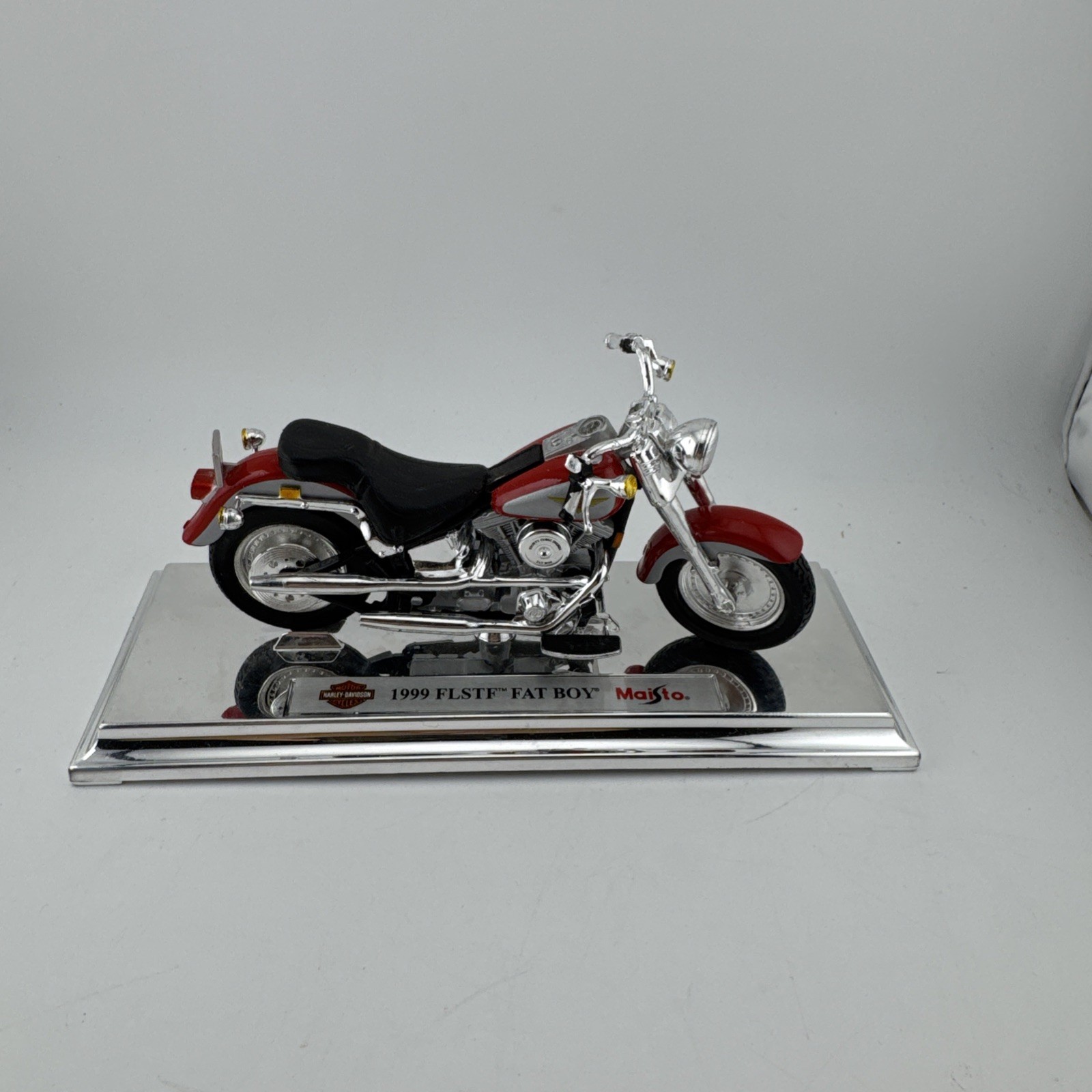MAISTO Harley Davidson Fat Boy 1:10 Motorcycle HD 1999 FLSTF 31606 Collector Ed MAISTO Harley Davidson Fat Boy 1:10 Motorcycle HD 1999 FLSTF 31606 Collector Ed