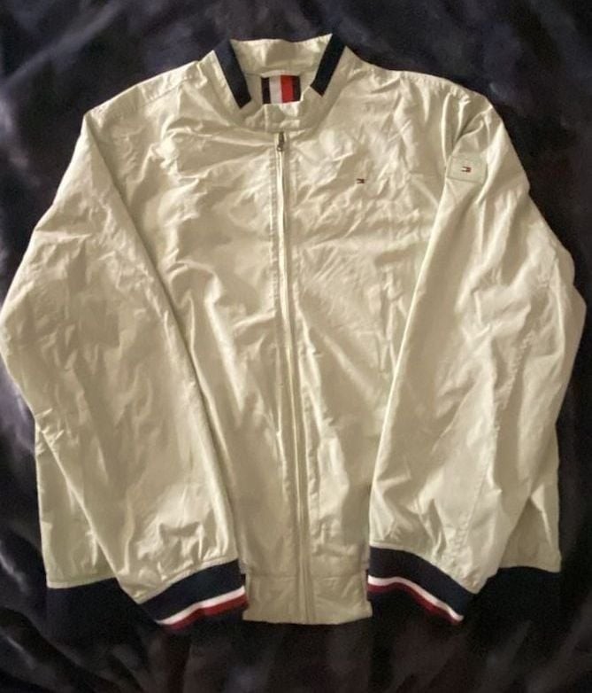Tommy Hilfiger Men\'s Lightweight Water Resistant Bomber Jacket Tommy Hilfiger Men\'s Lightweight Water Resistant Bomber Jacket