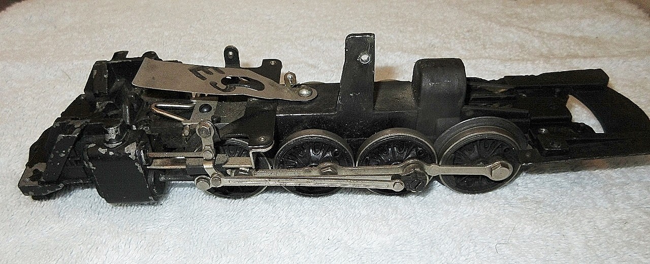 LIONEL  #726-1946 CHASSIS W/DRIVERS/SMOKE FLAPPER PARTS/RODS/DRIVERS ETC