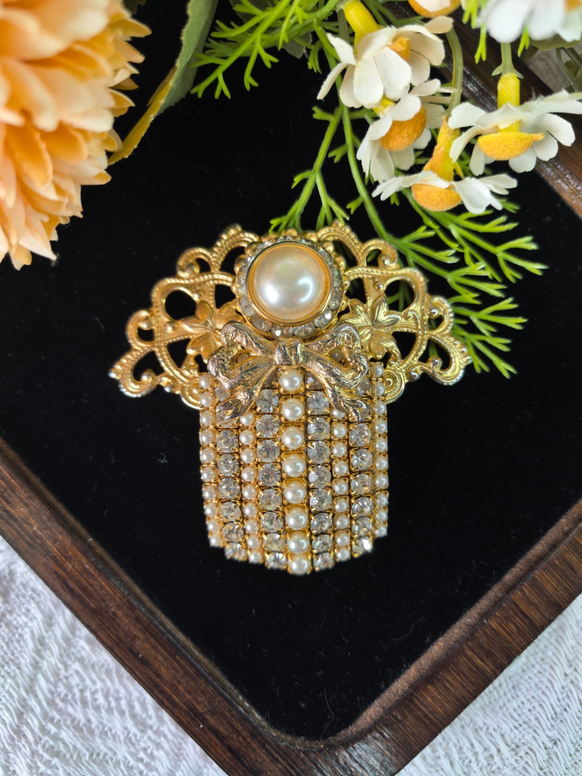 Rare Vintage Signed Jane Rhinestone Faux Pearl Brooch Unique Design