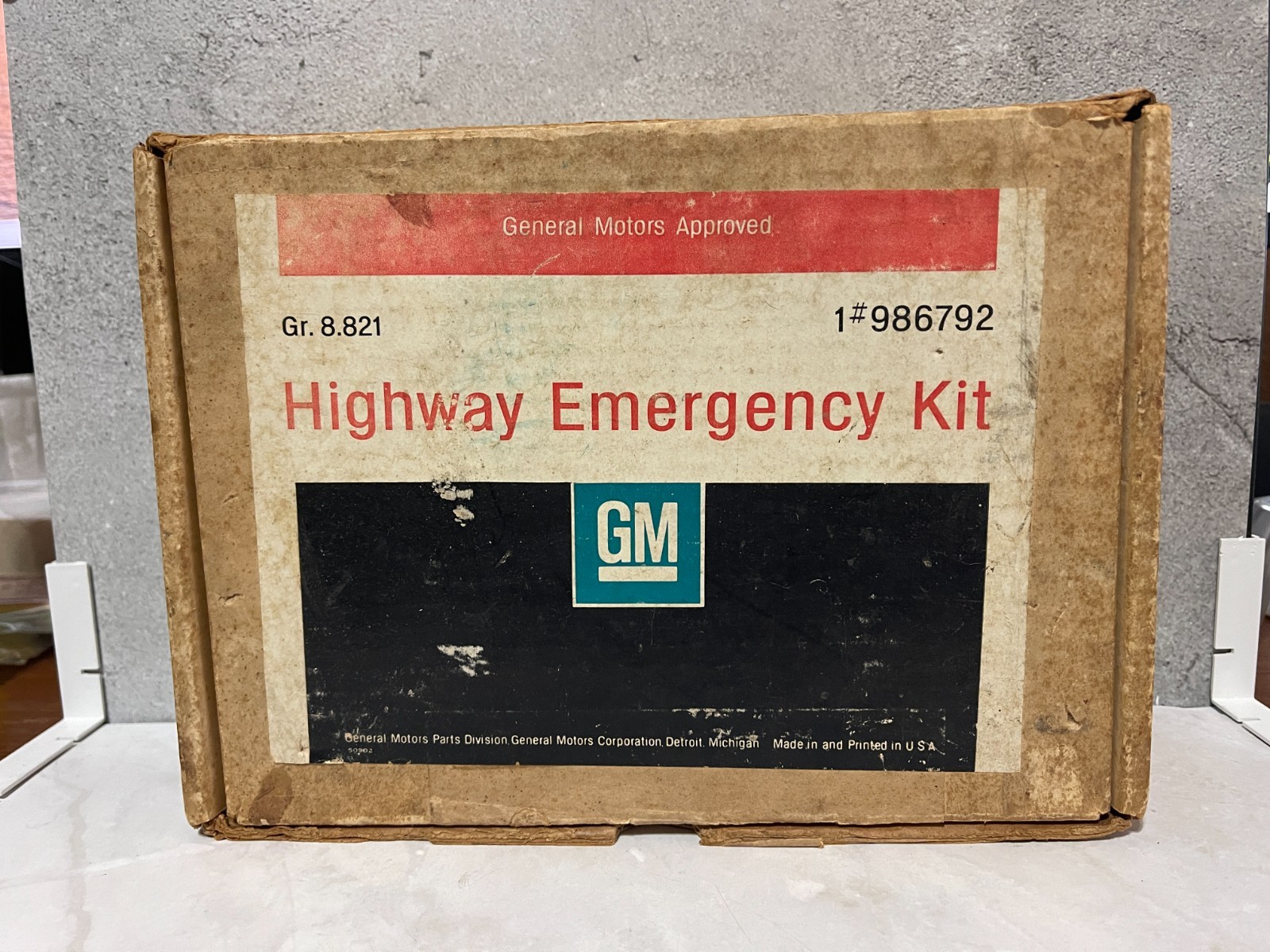 NOS GM Highway Emergency Kit 1#986792 Gr.8.821 Extinguisher + Puncture Sealer