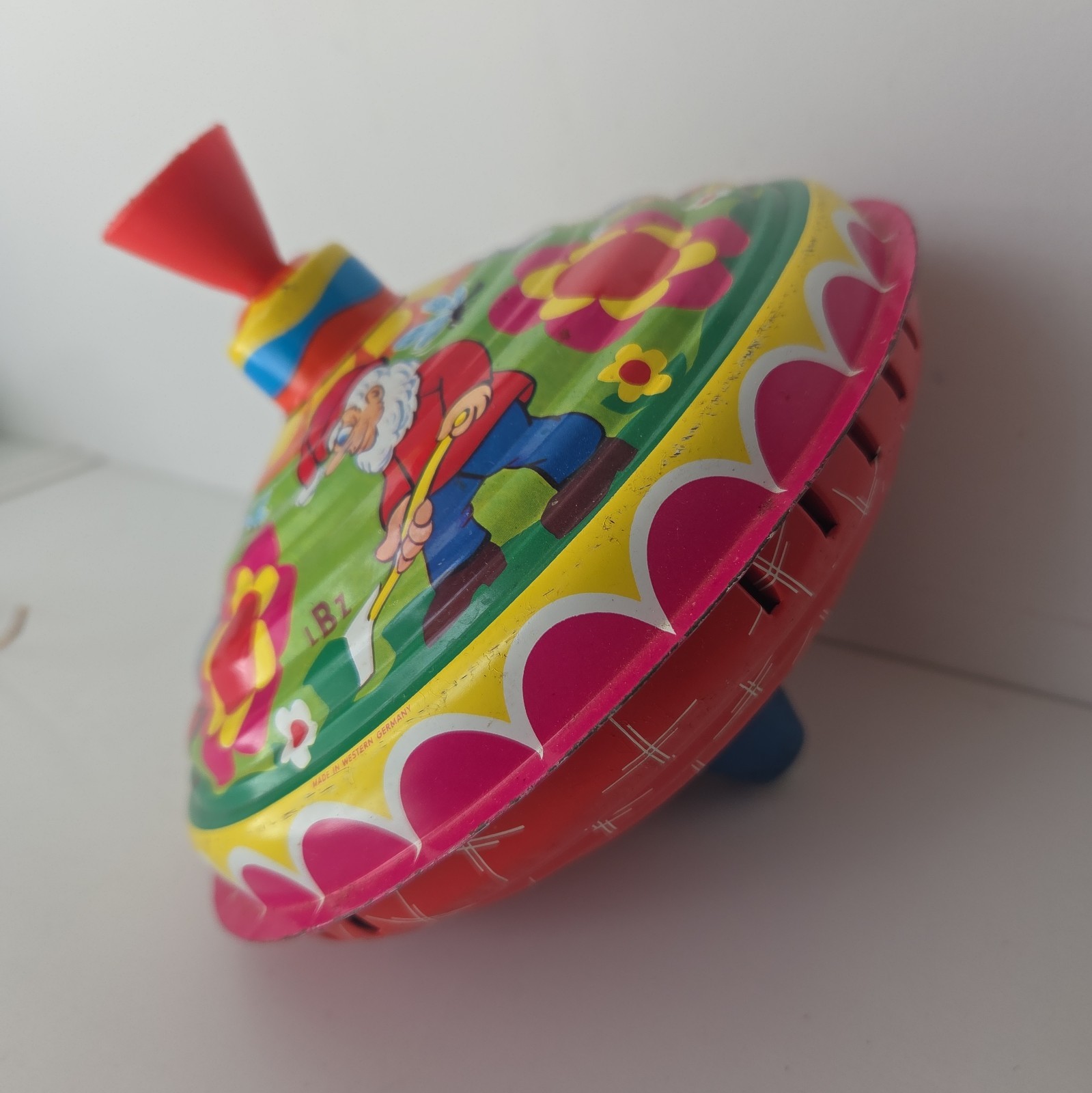VINTAGE 20cm GARDEN GNOME SPINNING TOP TIN - MADE IN WESTERN GERMANY 1950\'s VINTAGE 20cm GARDEN GNOME SPINNING TOP TIN - MADE IN WESTERN GERMANY 1950\'s