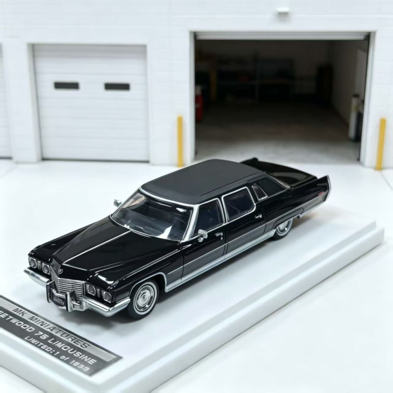 MK Miniatures 1:64 FLEETWOOD 75 Limousine Diecast Model Car MK Miniatures 1:64 FLEETWOOD 75 Limousine Diecast Model Car