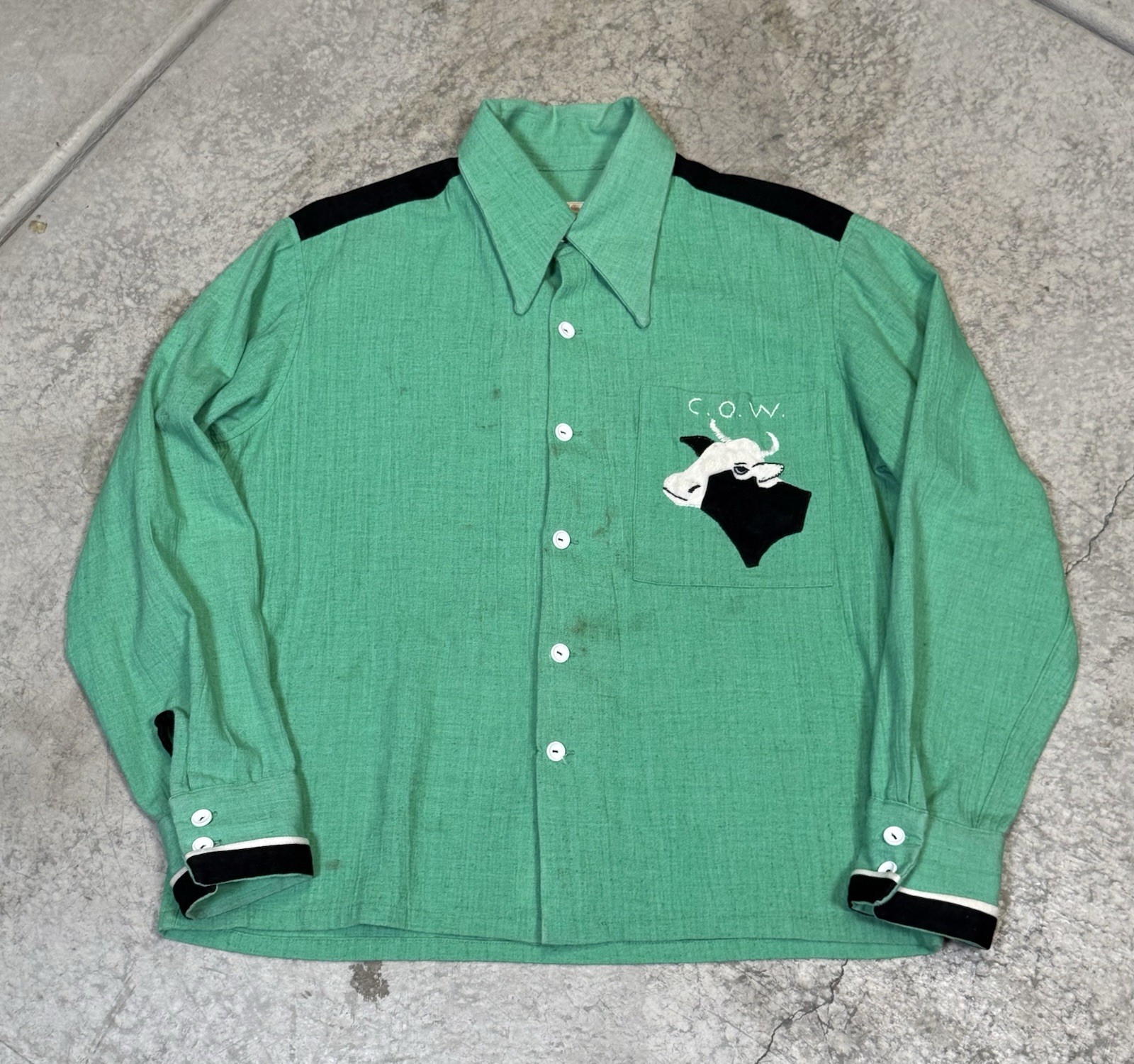 True Vintage 70’s Handmade Cow Stitched Button Up Green Men’s Western Collared True Vintage 70’s Handmade Cow Stitched Button Up Green Men’s Western Collared