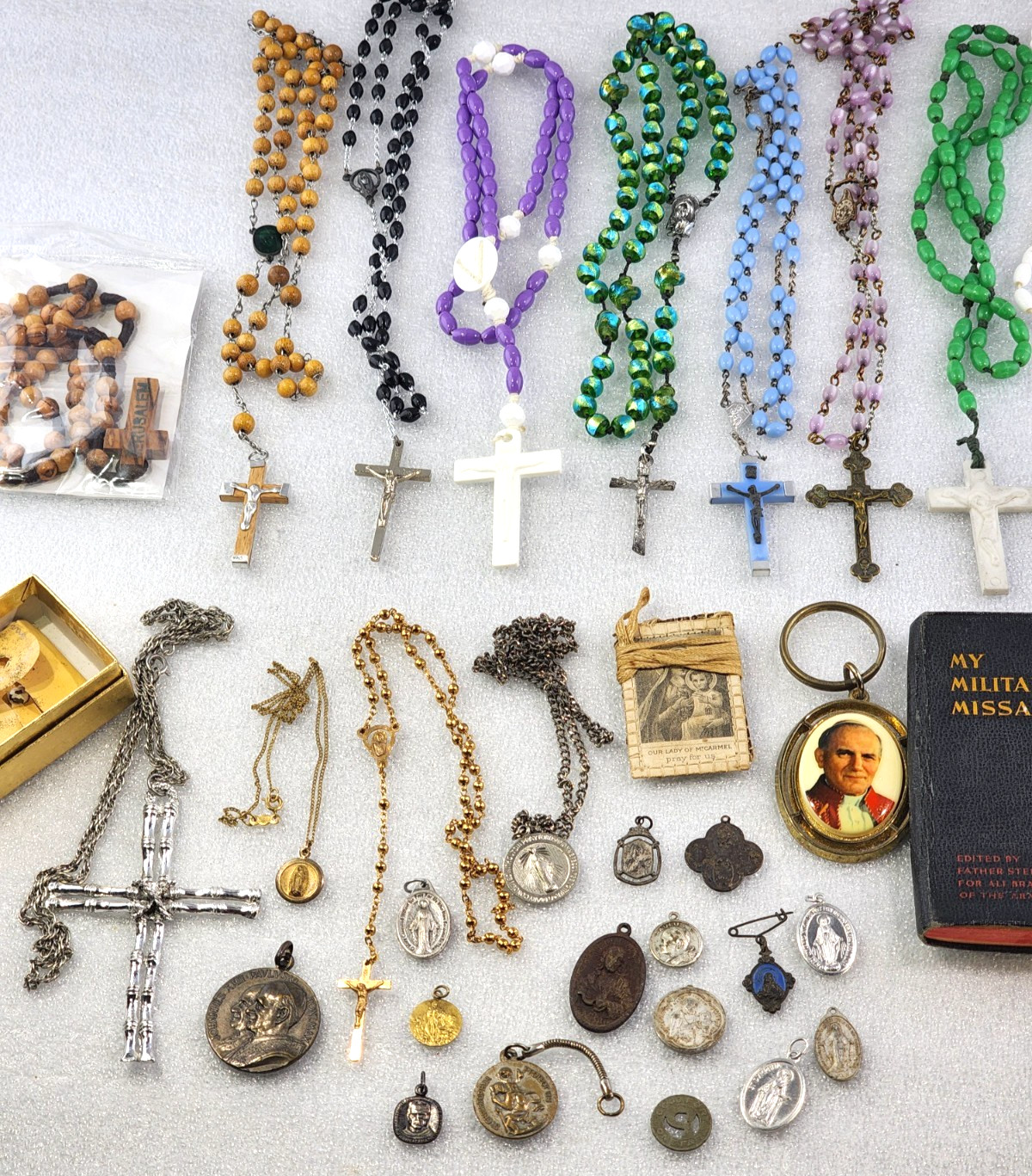 Catholic Devotional Lot Rosaries Medals Crucifixes Saint Religious Vtg (35 pc) Catholic Devotional Lot Rosaries Medals Crucifixes Saint Religious Vtg (35 pc)