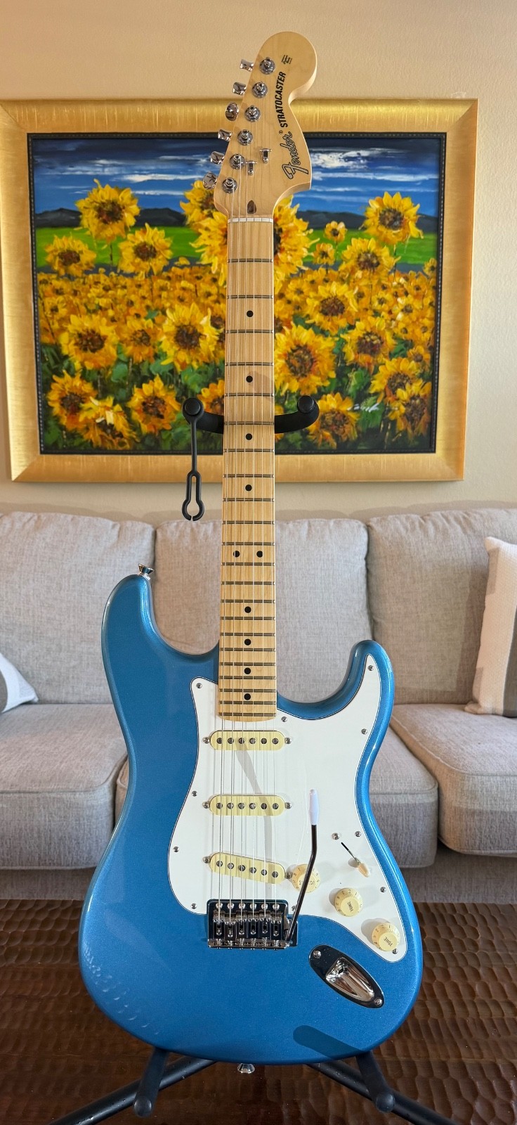 Fender American Stratocaster Guitar Faded Lake Placid Blue 2022 - Gloss Fender American Stratocaster Guitar Faded Lake Placid Blue 2022 - Gloss