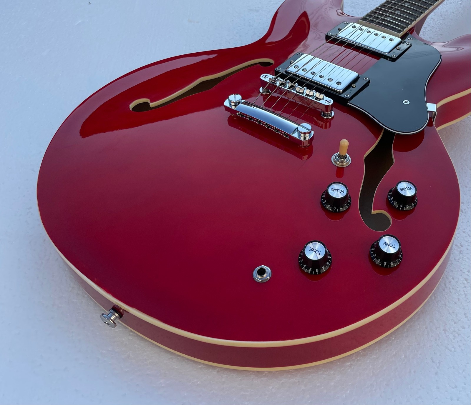 6 String Electric Jazz Guitar Semi Hollowbody Bone Nut Glossy Finished Guitarra 6 String Electric Jazz Guitar Semi Hollowbody Bone Nut Glossy Finished Guitarra