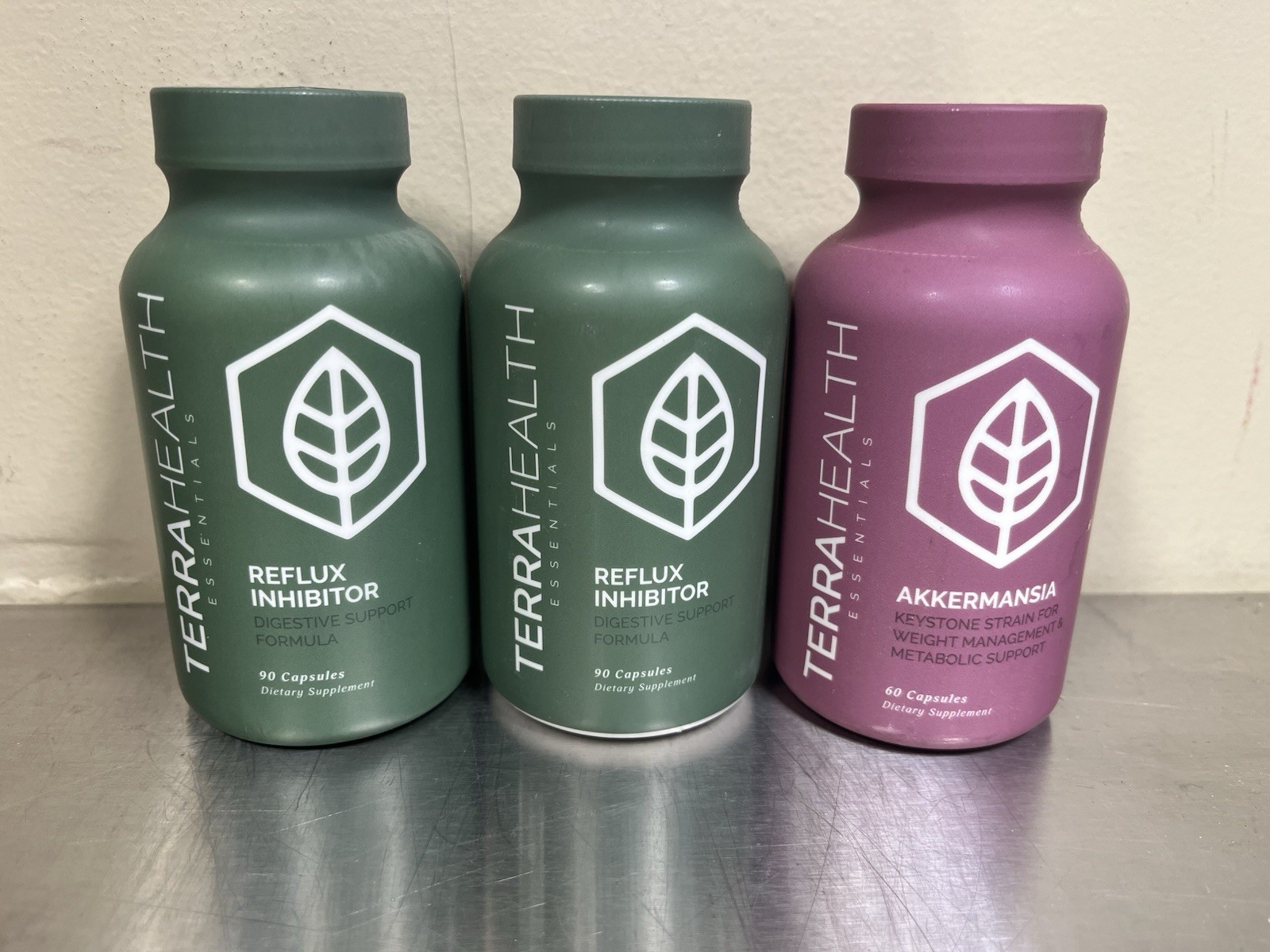 Free Shipping Terra Health - 2x Reflux Inhibitor, 1x Akkermansia - Exp 2026 Free Shipping Terra Health - 2x Reflux Inhibitor, 1x Akkermansia - Exp 2026