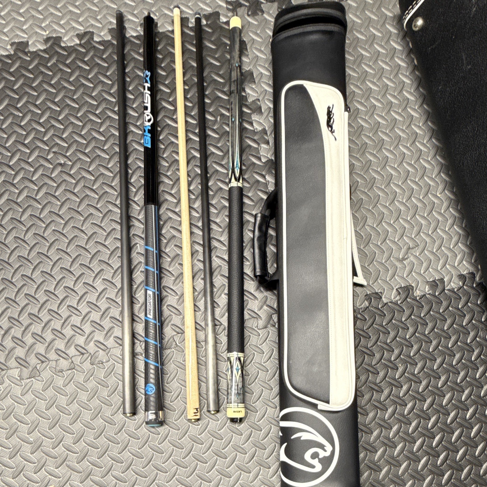 Predator IKON 4-5 Cue Package – REVO 11.8 + 314-3, BK Rush+ & 2x4 Case Predator IKON 4-5 Cue Package – REVO 11.8 + 314-3, BK Rush+ & 2x4 Case