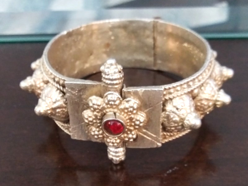 Antique Yemenite Mansuri Silver Dome Hinged Screw Bangle Filagree Bracelet