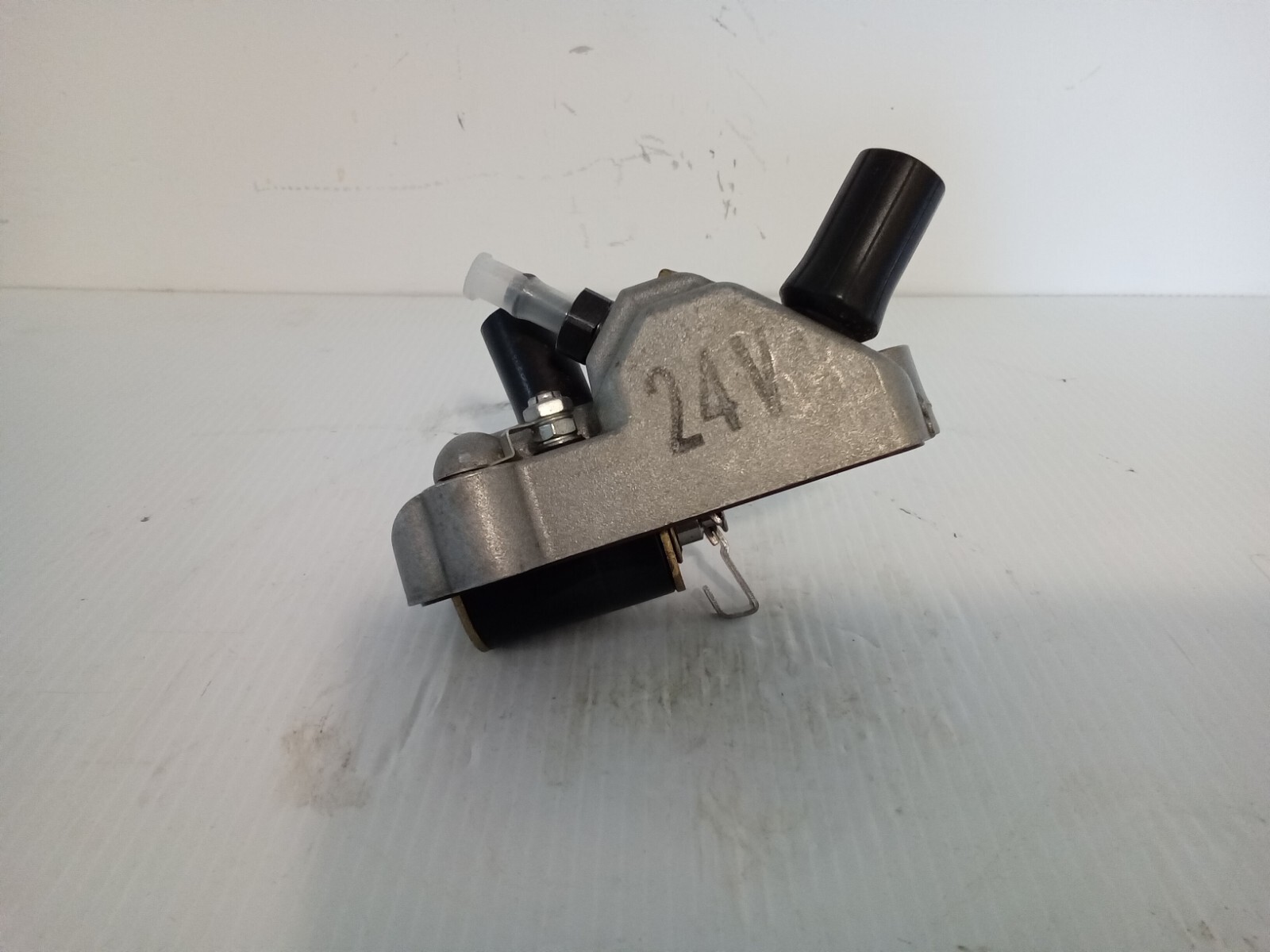 Stanadyne 26387,39608 24V solinoid cover assembly, 6.2L/6.5L DB2 injection pumps Stanadyne 26387,39608 24V solinoid cover assembly, 6.2L/6.5L DB2 injection pumps