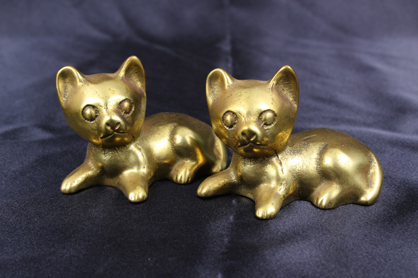 Vintage Italian Brass Cat Figurines Pair MCM Paperweight Crouching Kittens Vintage Italian Brass Cat Figurines Pair MCM Paperweight Crouching Kittens