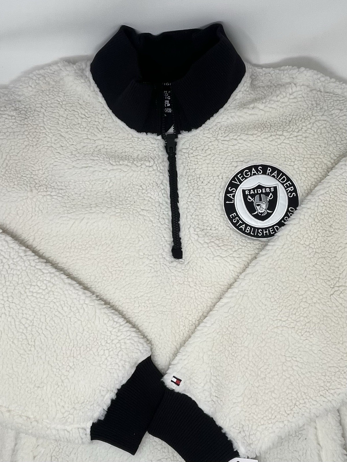 Men\'s Las Vegas Raiders Tommy Hilfiger White Sherpa Quarter Zip Sweater (L)
