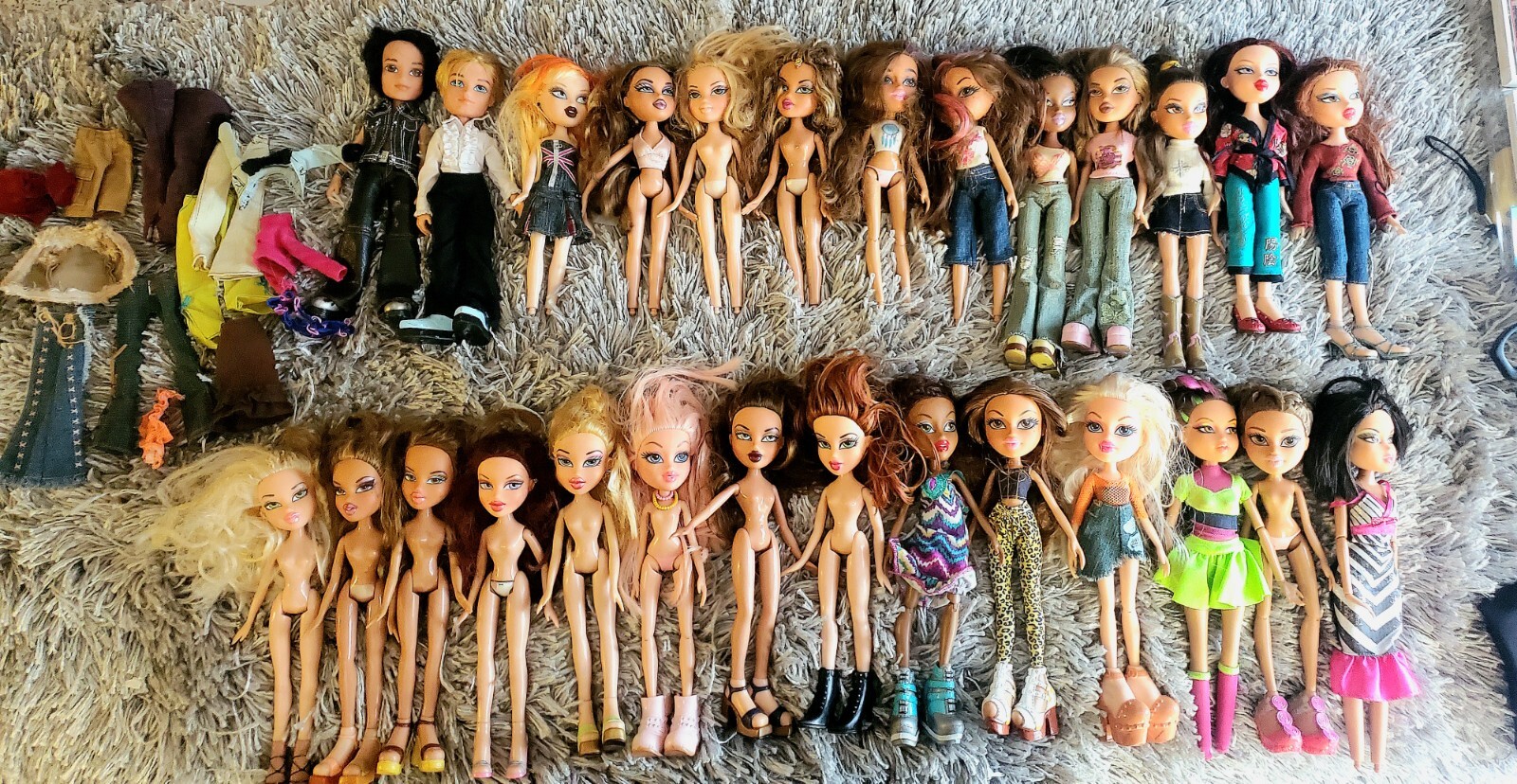 Huge Bratz Dolls MGA 2001, 2003, 20015 LOT W EXTRAS. 27 Dolls