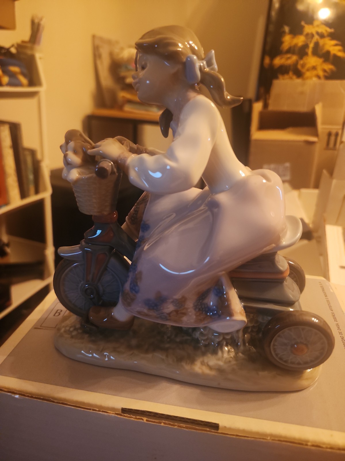 Lladro Traveling In Style #5690 Statue W/ Original Box..retired Item Lladro Traveling In Style #5690 Statue W/ Original Box..retired Item