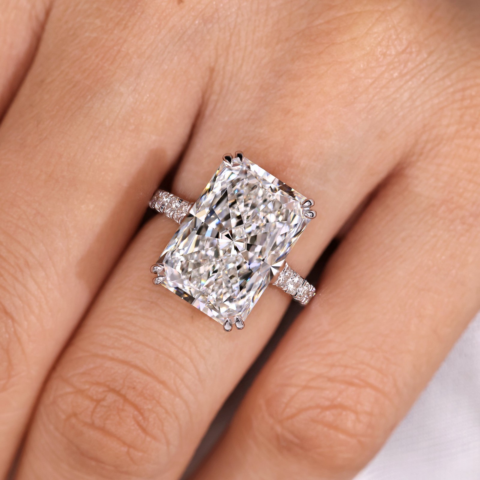 Certified 10.00Ct Radiant Lab Grown Diamond Ring 14K White Gold Wedding Bridal