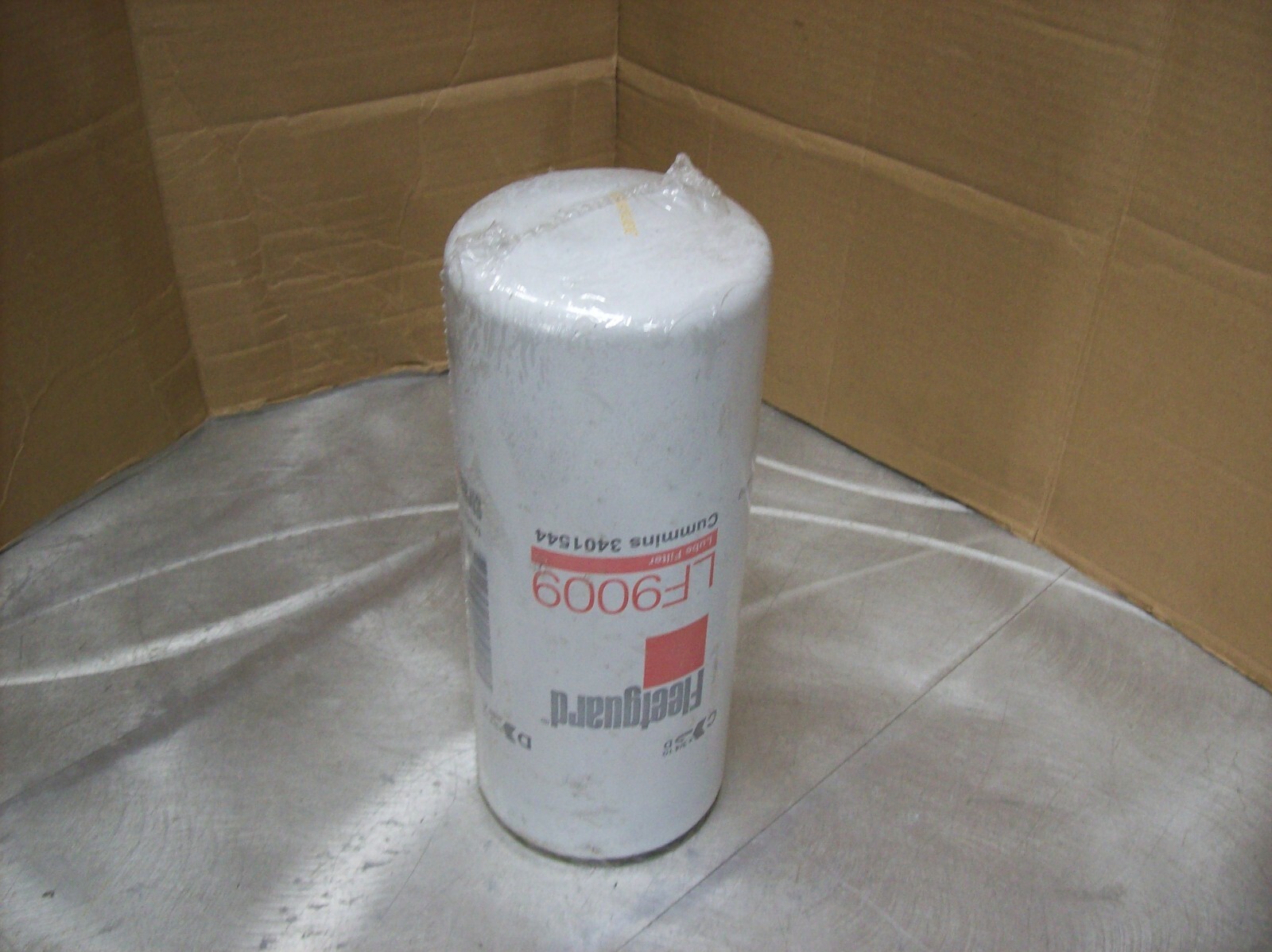 Cummins Fleetguard Genuine NOS OEM Oil Filter LF9009 Cummins Fleetguard Genuine NOS OEM Oil Filter LF9009