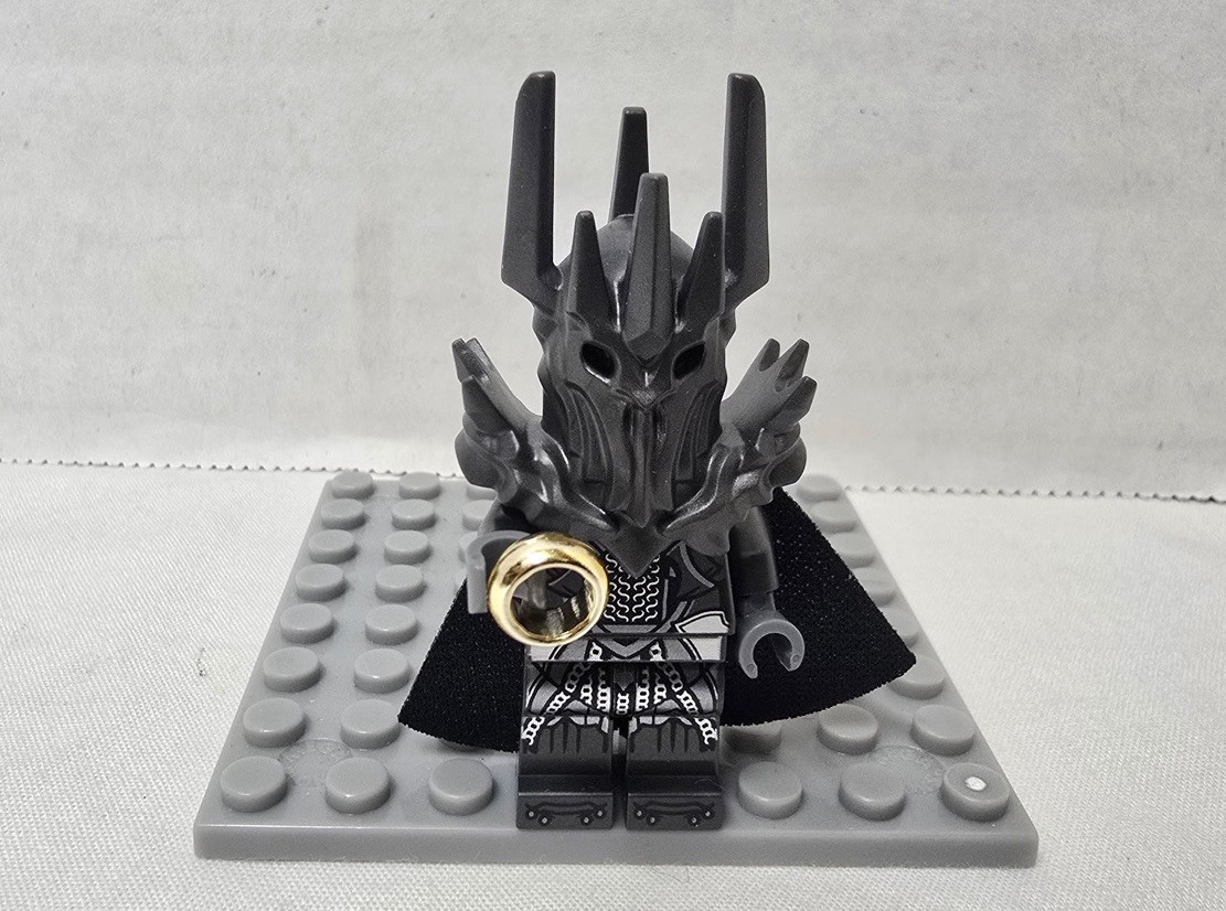 LEGO Lord of the Rings Sauron Minifigure - Set 11373 Sauron\'s Helmet (LOR139)