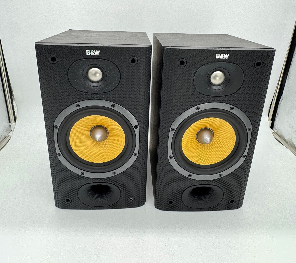 Vintage BOWERS & WILKINS B&W DM-601 S2 Bookshelf Speakers Made in England Vintage BOWERS & WILKINS B&W DM-601 S2 Bookshelf Speakers Made in England