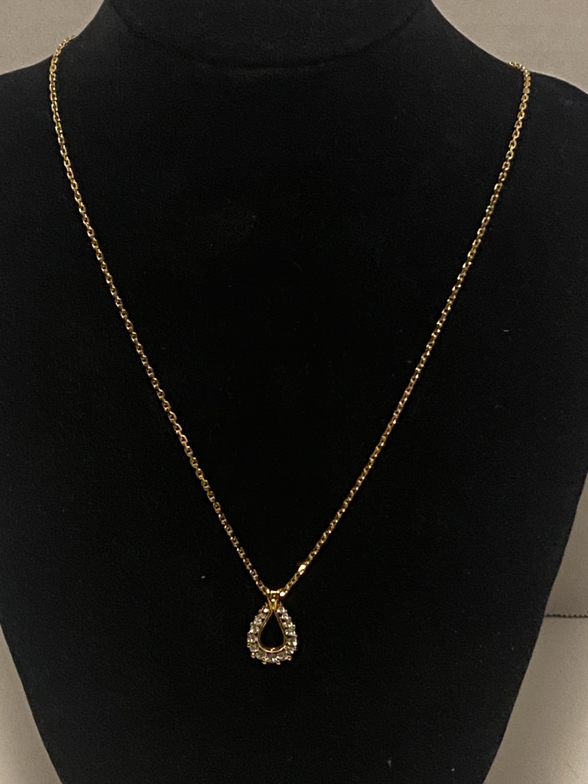 Vtg Swarovski Edelweiss Teardrop pendant Clear Crystals Gold Tone Necklace 16” 