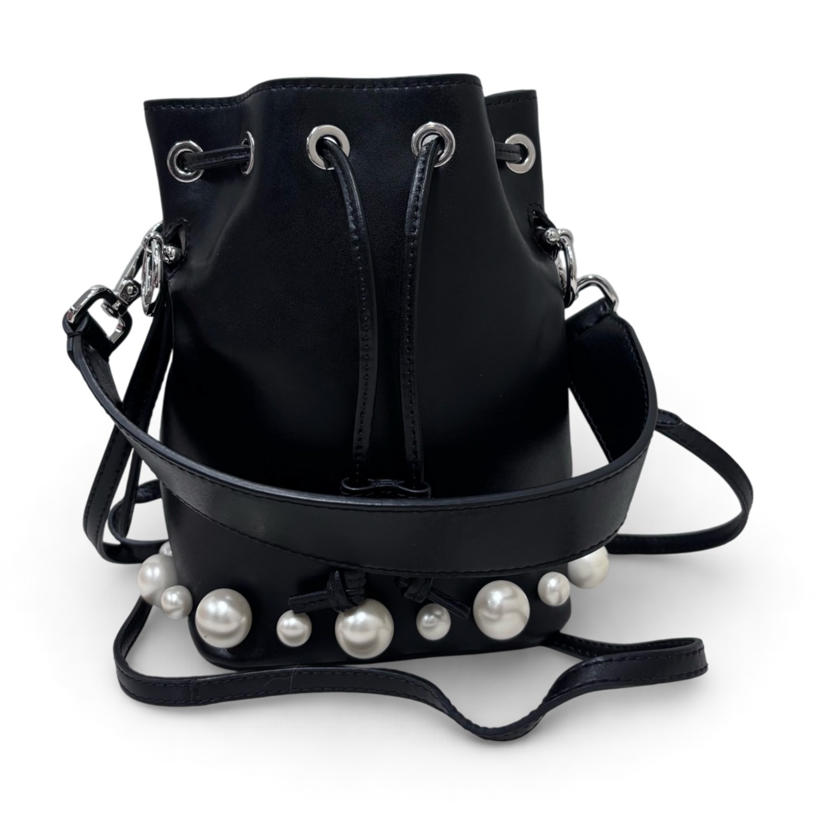 Pre-Owned Fendi Mon Tresor Mini Pearl Bucket Bag Black Leather Crossbody Pre-Owned Fendi Mon Tresor Mini Pearl Bucket Bag Black Leather Crossbody