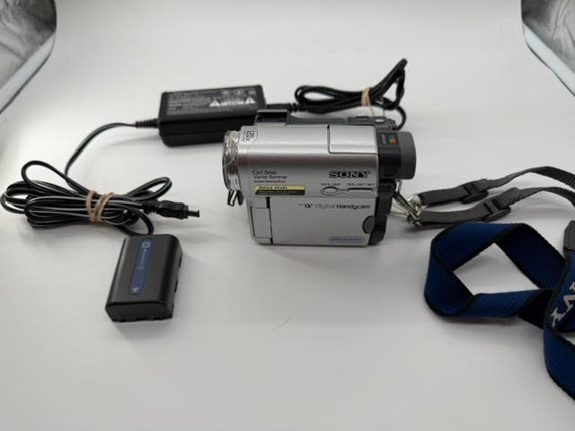 Sony DCR-TRV33 MiniDV Handycam Camcorder Tested Battery Charger Strap + Tape