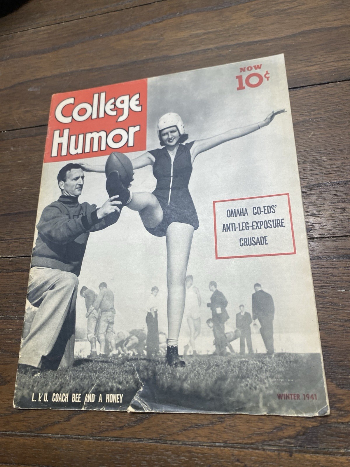 COLLEGE HUMOR MAGAZINE WINTER 1941 LONG ISLAND UNIVERSITY COACH BEE