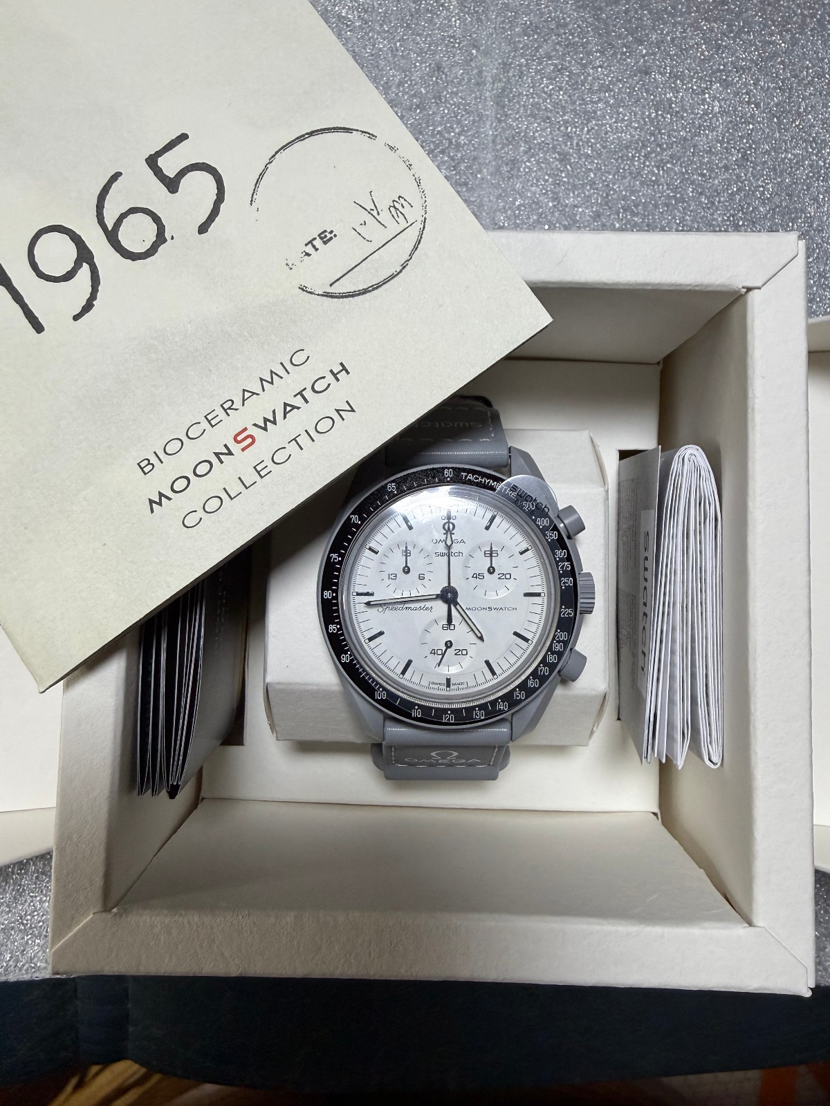 Swatch x OMEGA BIOCERAMIC MoonSwatch 1965 Gray White SO33M106 NEW Authentic Swatch x OMEGA BIOCERAMIC MoonSwatch 1965 Gray White SO33M106 NEW Authentic