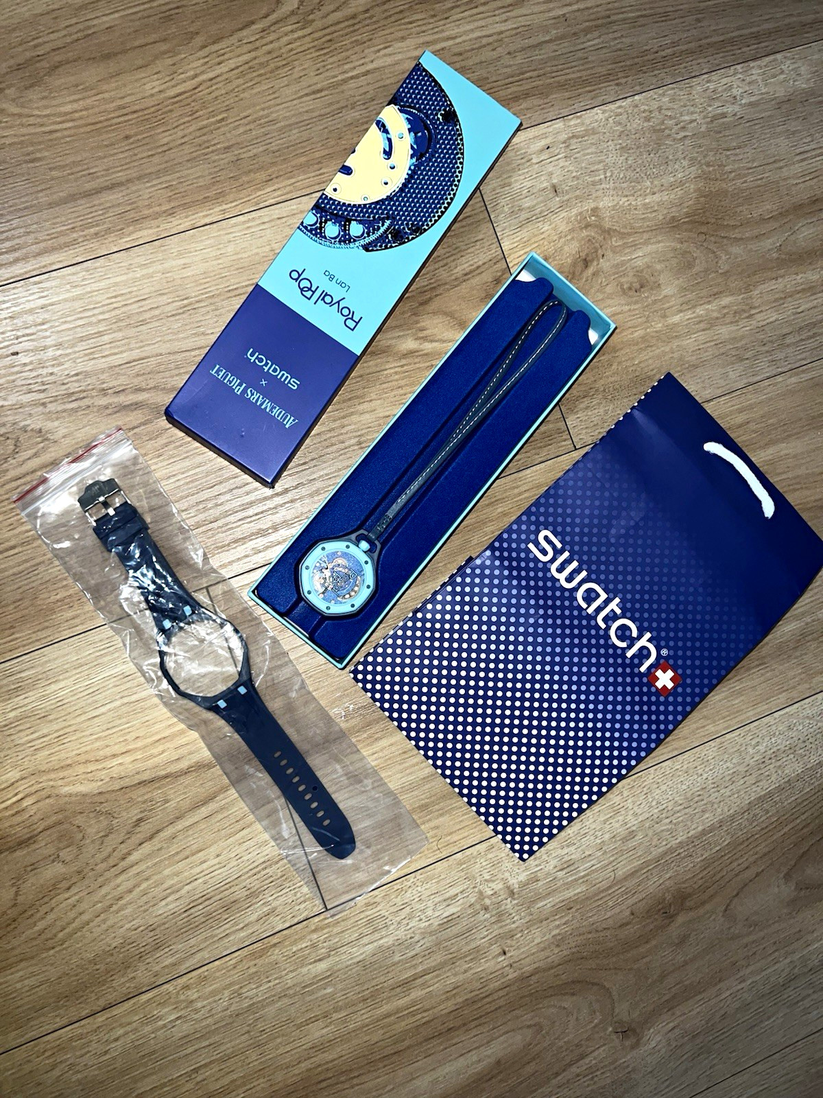 Swatch Royal Red Quartz Analog 34mm Blue Plastic Watch w/ Box & Booklet Swatch Royal Red Quartz Analog 34mm Blue Plastic Watch w/ Box & Booklet