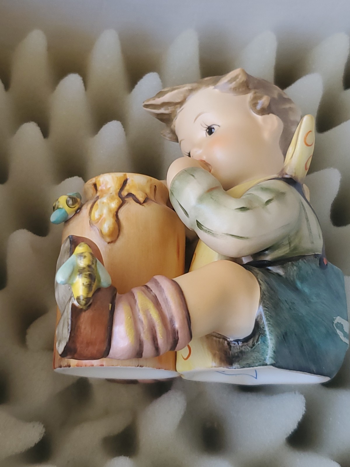 VINTAGE Goebel M.J Hummel Figurine #312/I - HONEY LOVER VINTAGE Goebel M.J Hummel Figurine #312/I - HONEY LOVER