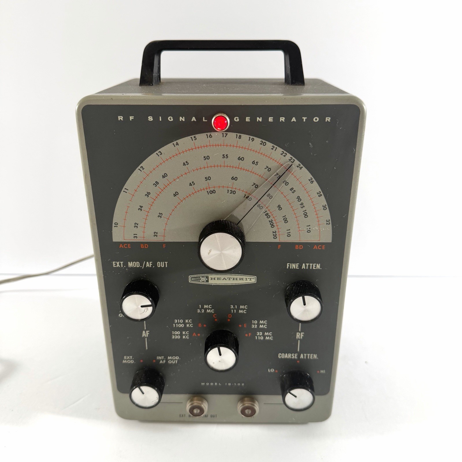Vintage Heathkit RF Signal Generator Model IG-102 Tube Test Equipment Powers On