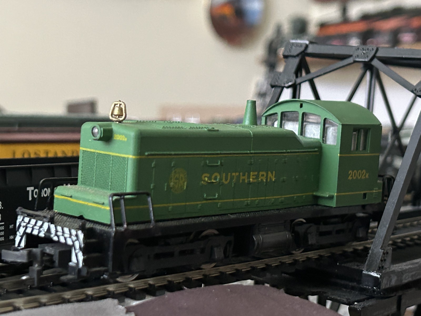 Vintage AHM HO Scale EMD SW-1 Powered Diesel Switcher - Southern Railway -Tested