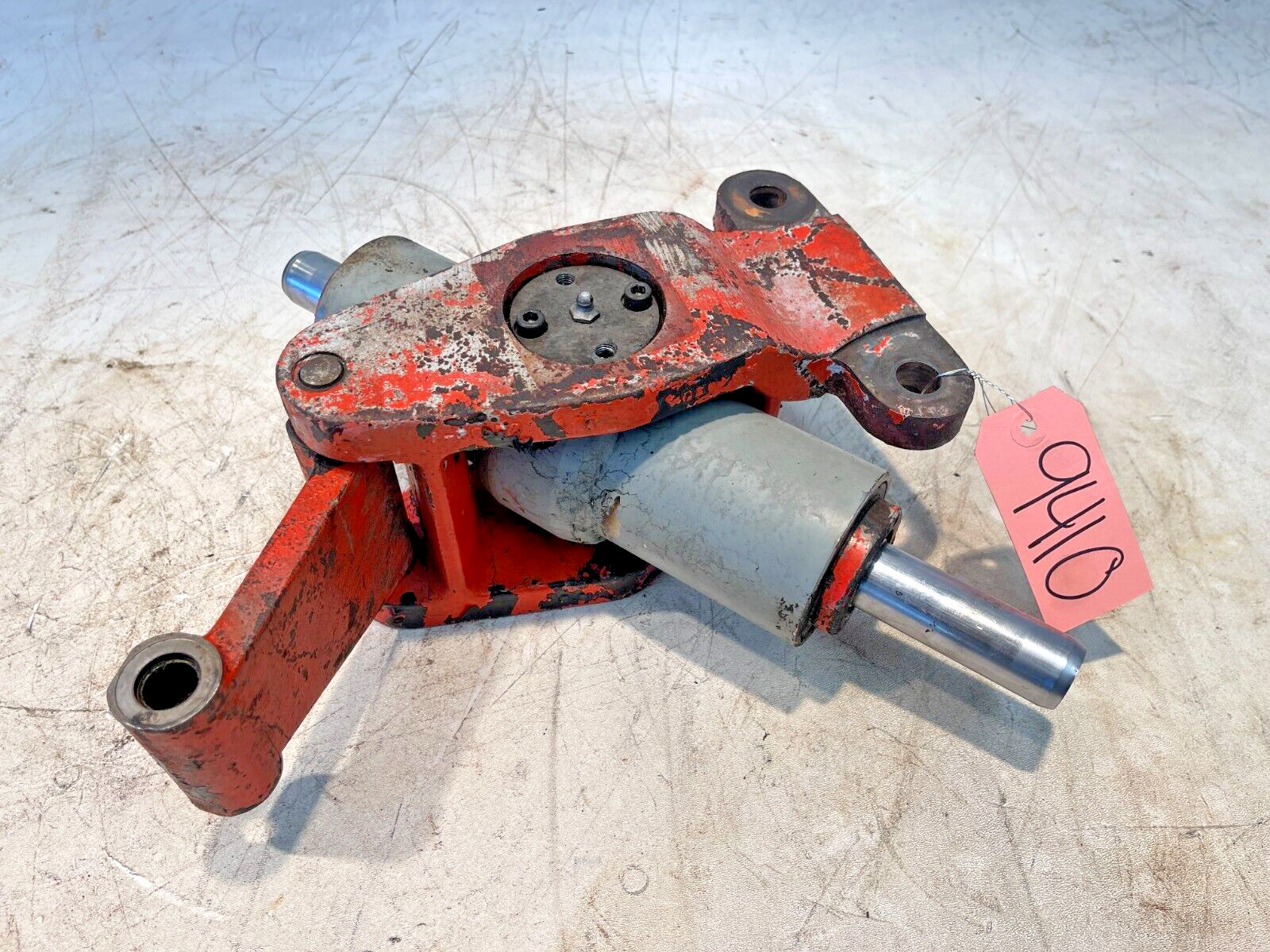 1979 Case David Brown 1210 Tractor Power Steering Cylinder w/ Bracket 1979 Case David Brown 1210 Tractor Power Steering Cylinder w/ Bracket