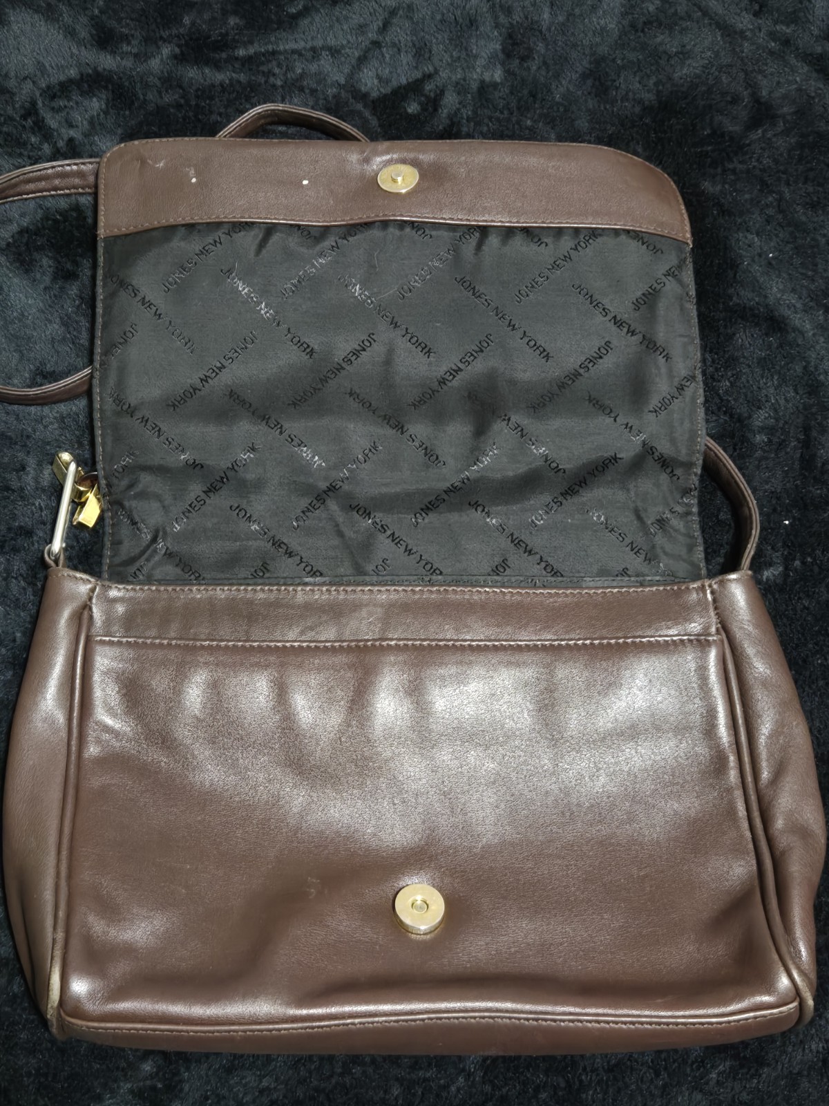 Woman Vintage Jones New York brown Leather Shoulder bag strap and Snap Closure Woman Vintage Jones New York brown Leather Shoulder bag strap and Snap Closure