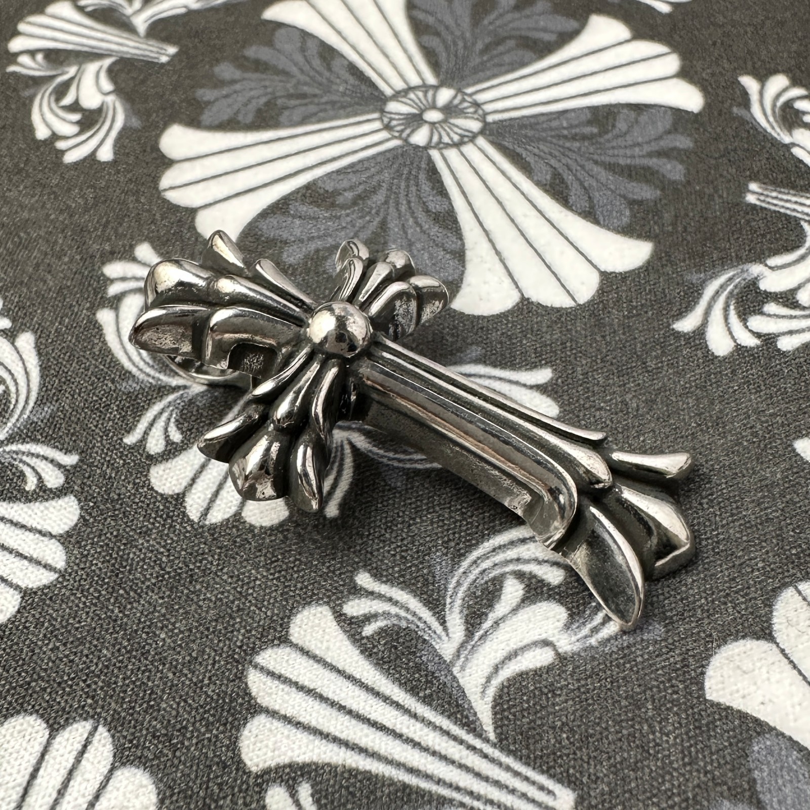Chrome Hearts Vintage Silver Double Layered Cross Motif Pendant Chrome Hearts Vintage Silver Double Layered Cross Motif Pendant