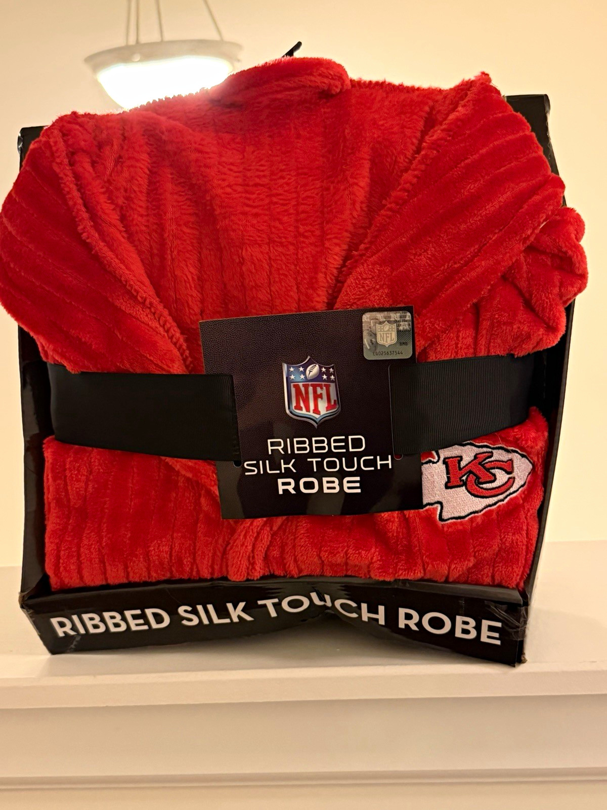 New in box NFL Kansas City Chiefs Red Ribbed Robe - Officially Licensed Football New in box NFL Kansas City Chiefs Red Ribbed Robe - Officially Licensed Football