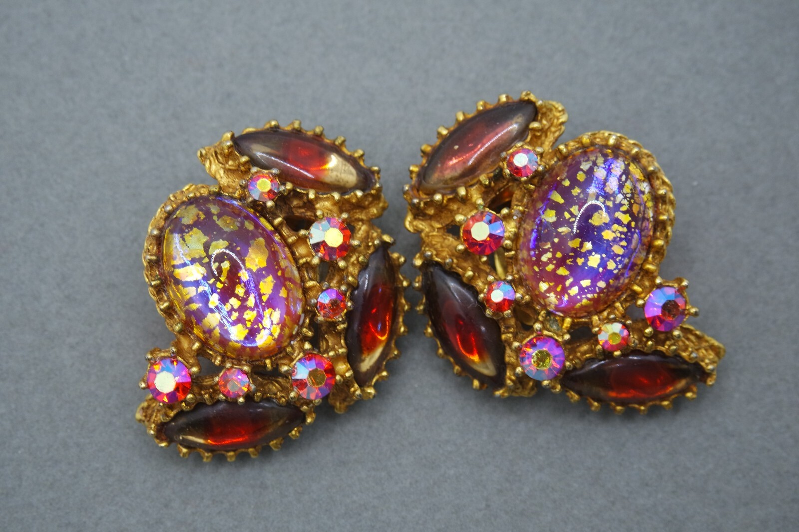 VINTAGE SCHREINER UNSIGNED RED SHADE GLASS WITH  GOLD FLECK CLIP EARRINGS LARGE