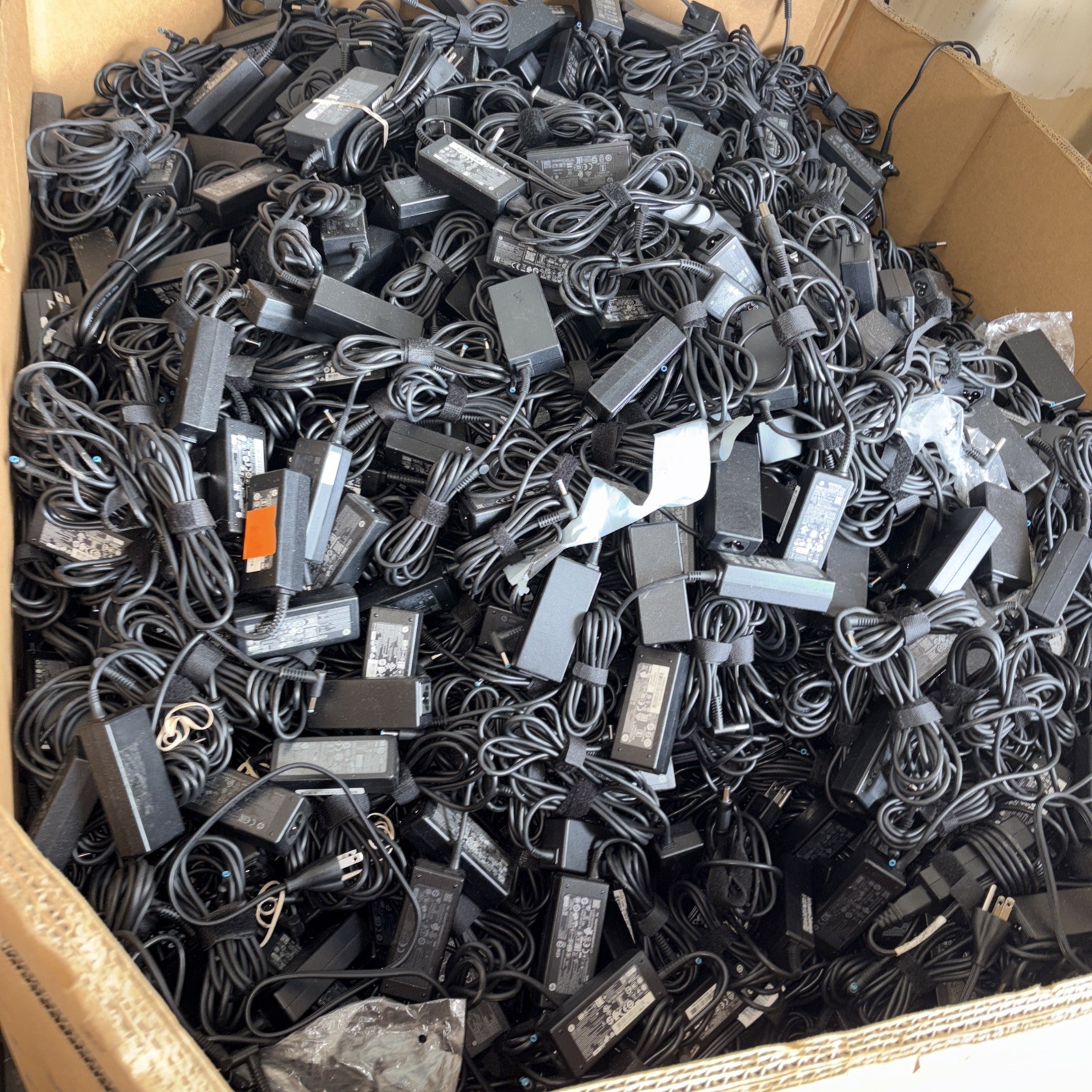 Lot of 50X HP 45W 19.5V HSTNN-DA40 AC Power Adapter blue tip With Power Cables Lot of 50X HP 45W 19.5V HSTNN-DA40 AC Power Adapter blue tip With Power Cables