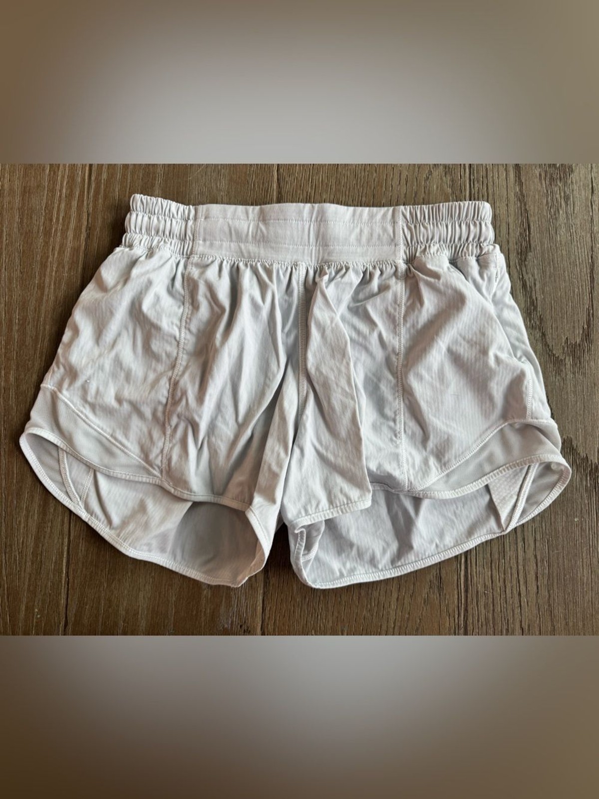 Lululemon Hotty Hot Low-Rise Lined Shorts White 2.5” Size 6