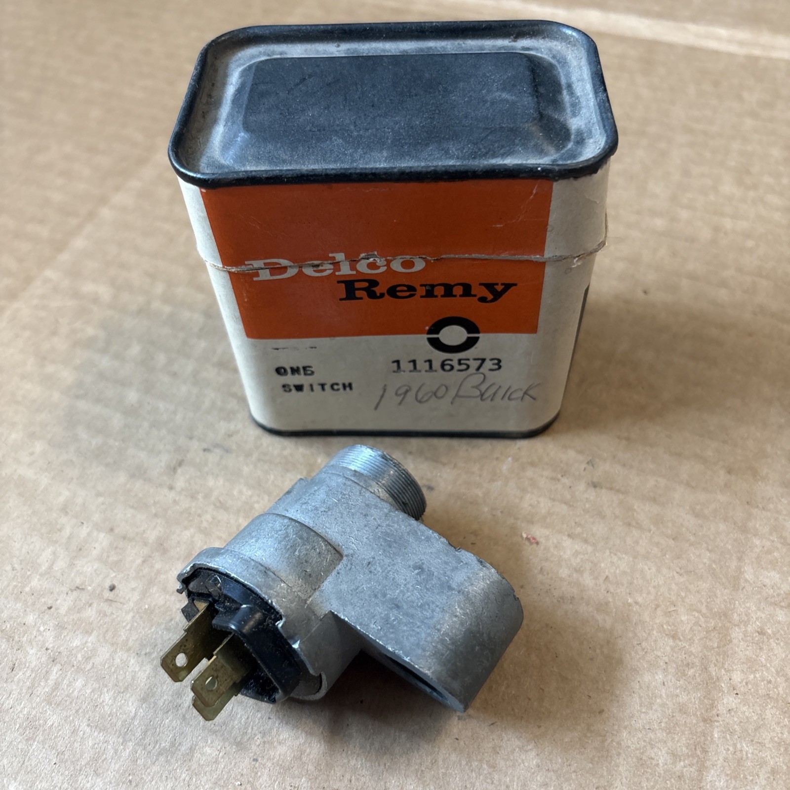 1960 BUICK DELCO REMY IGNITION SWITCH 1116573 D-1492 NOS
