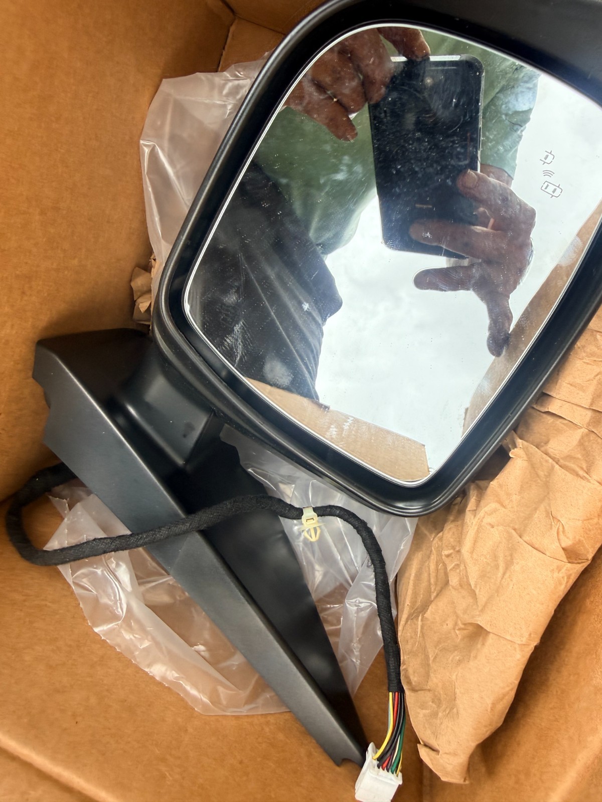 2026 2027 KIA TELLURIDE  MIRROR W/ BLIND SPOT W/CAMERA LEFT 67610-P8070 OEM