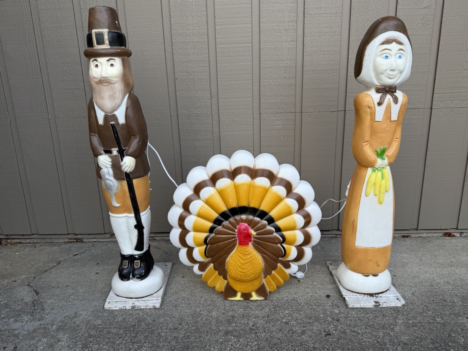 Vintage Don Featherstone Thanksgiving Pilgrim Indian Blowmold Set Vintage Don Featherstone Thanksgiving Pilgrim Indian Blowmold Set