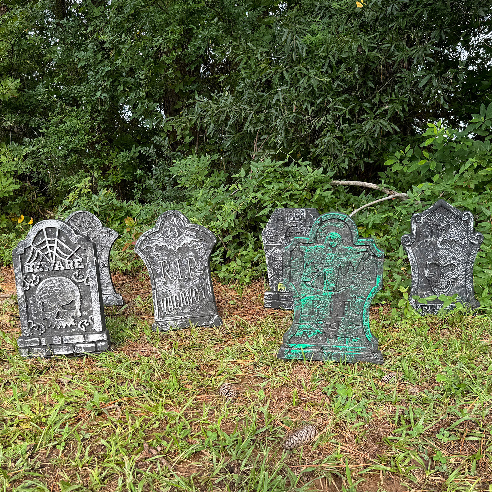 6 Pack Halloween Foam Tombstones 17\
